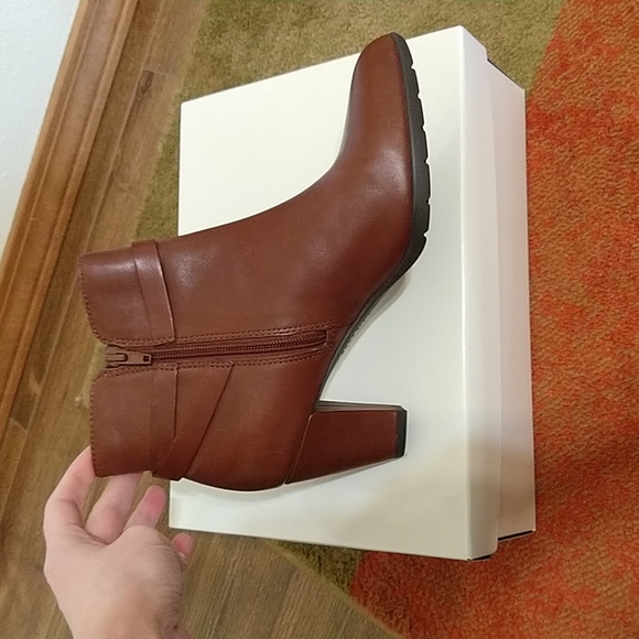 Anne Klein Genuine Leather Cognac Brown Booties 8.5 M - Picture 8 of 10